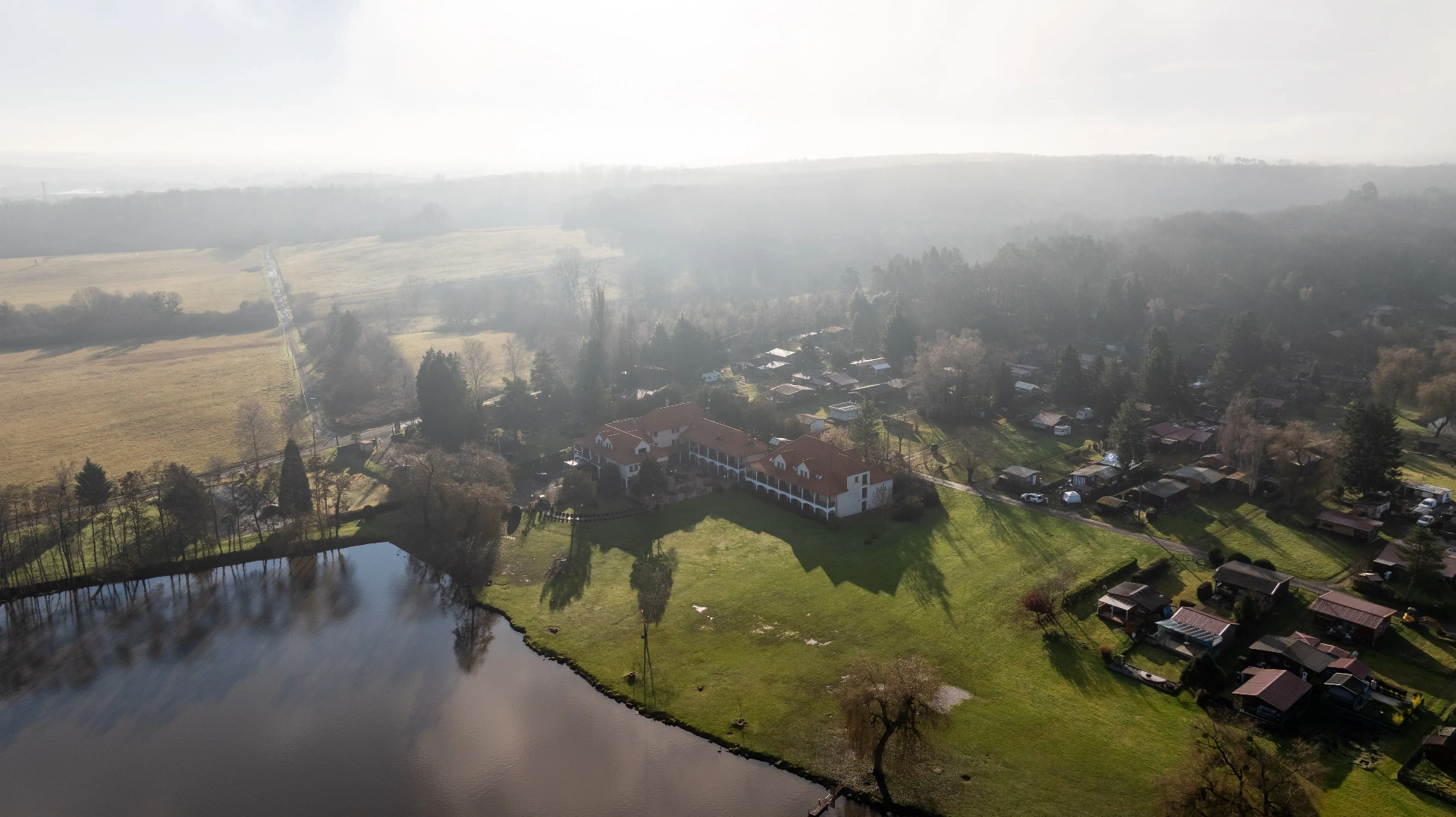 Camping Resort - lodges au bord du lac